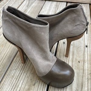 BCBG Maxazria Leather & Suede Stiletto Ankle Boots Size 6